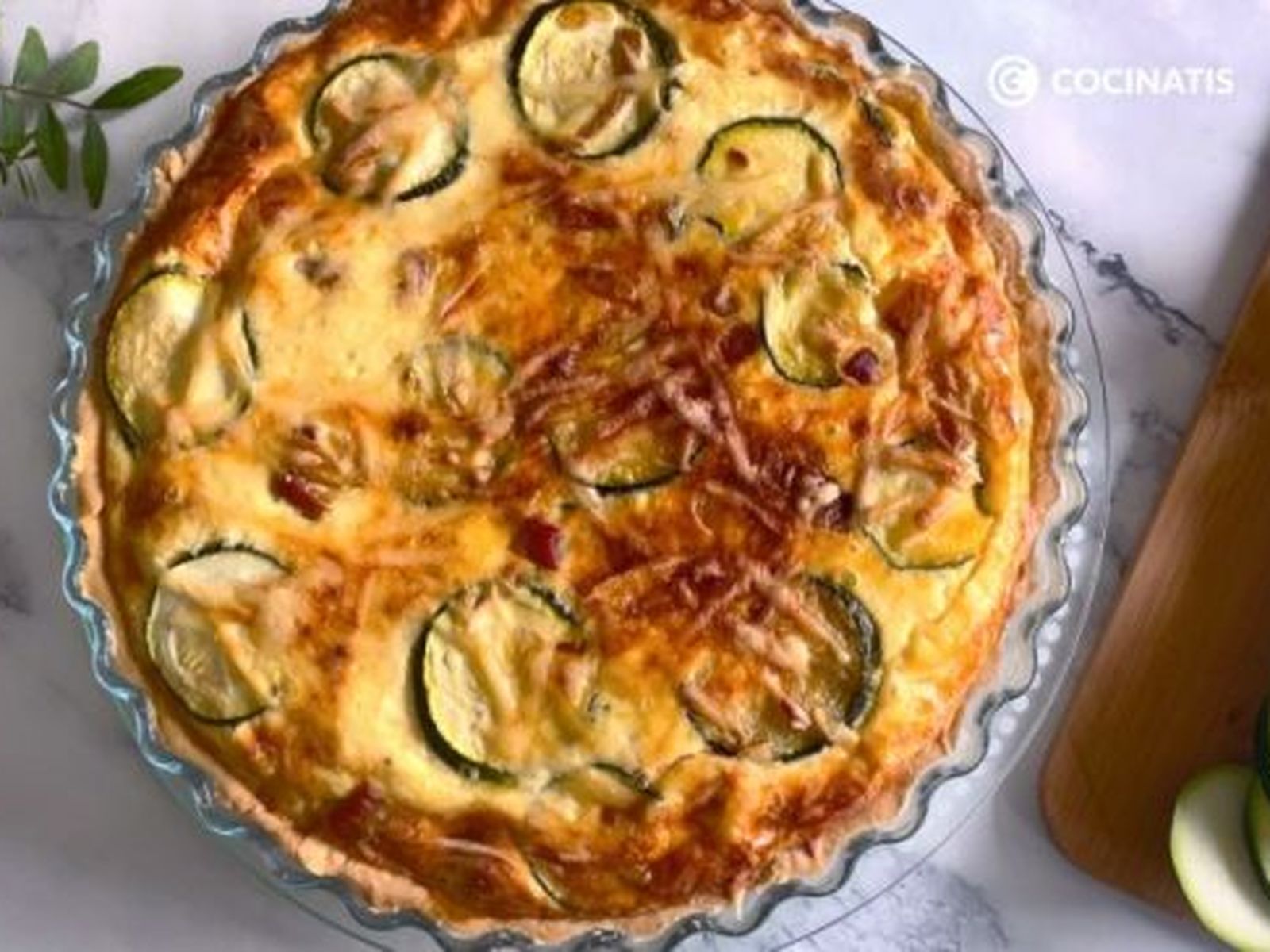 Quiche de calabacín recién horneada Quiche de calabacín recién horneada