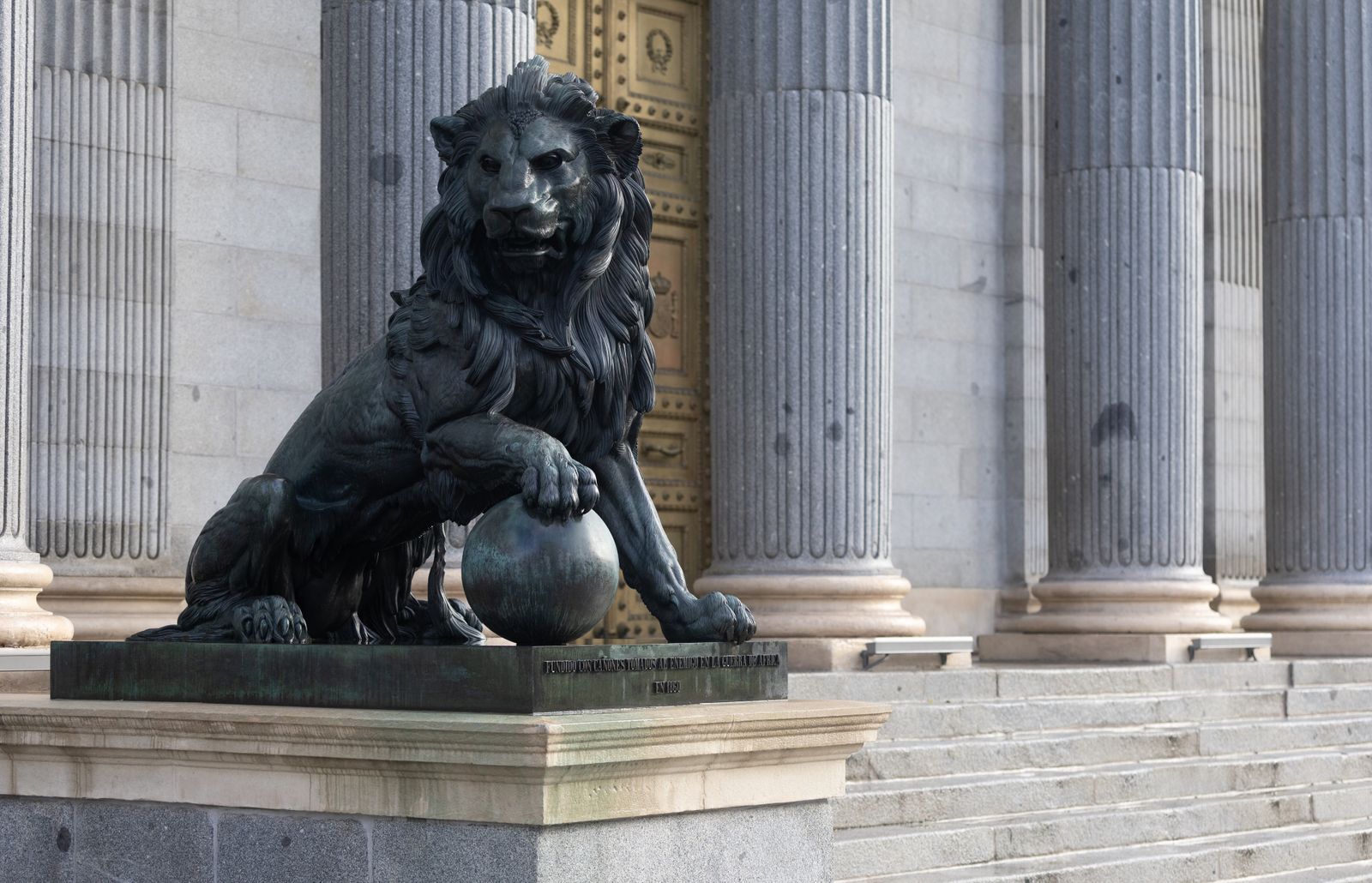 Archivo - Fachada del Congreso de los Diputados.