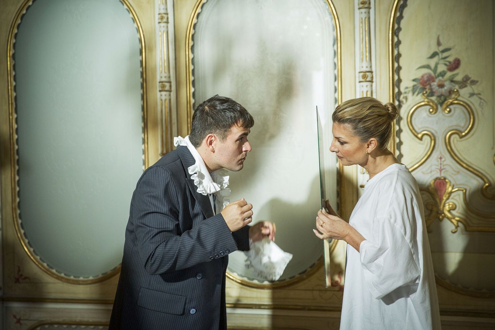 Imagen prueba recortes Pareja espejo Imagen prueba recortes Pareja espejo