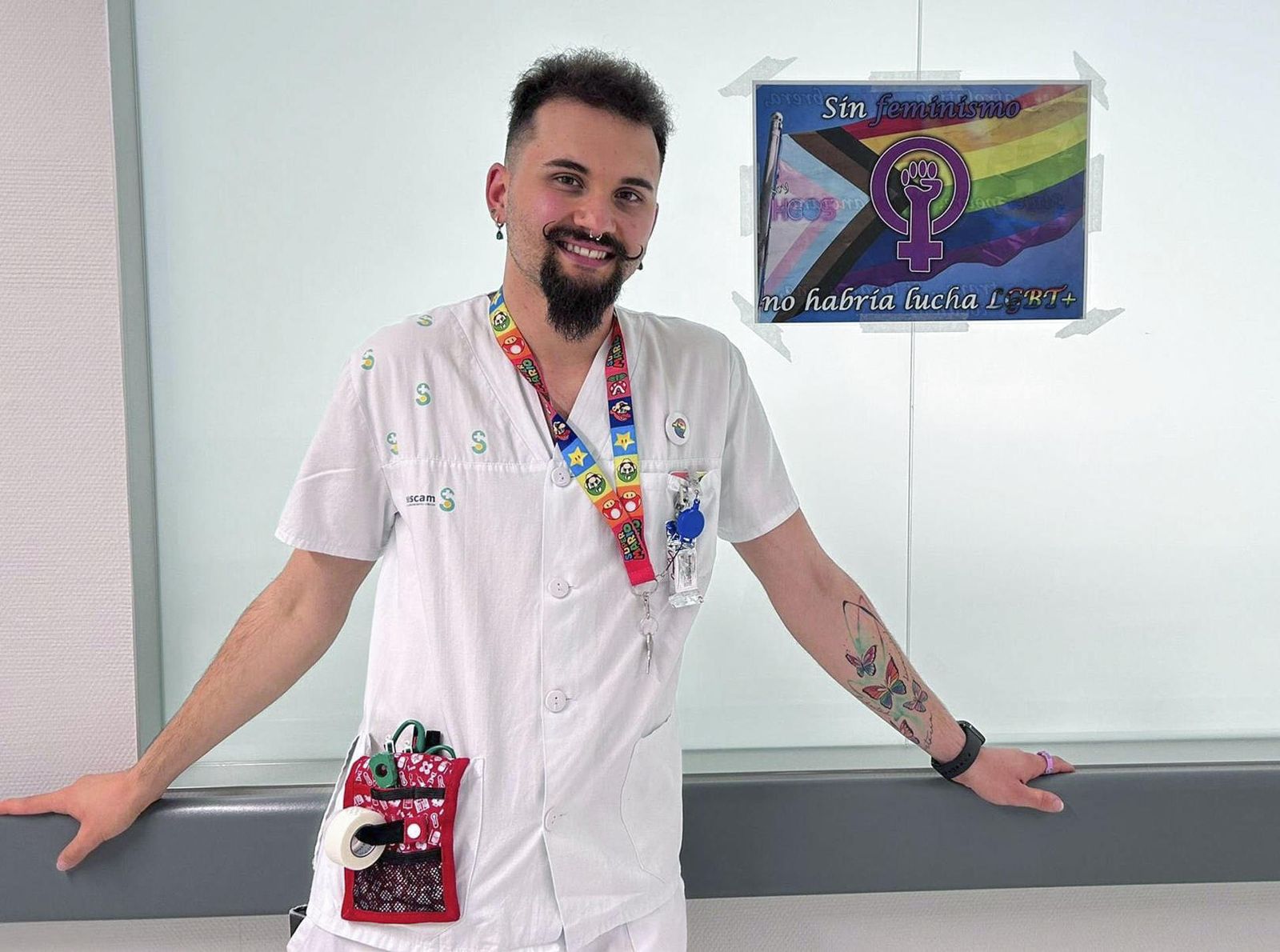 Hernán, joven enfermero que padeció homofobia, en una imagen facilitada. Los centros escolares aún deben hacer un largo camino para dejar atrás los discursos de odio y la LGTBI-fobia y convertirse en lugares seguros tanto para el alumnado como para el profesorado con orientación sexual o identidad de género no normativas. EFE/Hernán SOLO USO EDITORIAL/SOLO DISPONIBLE PARA ILUSTRAR LA NOTICIA QUE ACOMPAÑA (CRÉDITO OBLIGATORIO) Hernán, joven enfermero que padeció homofobia, en una imagen facilitada. Los centros escolares aún deben hacer un largo camino para dejar atrás los discursos de odio y la LGTBI-fobia y convertirse en lugares seguros tanto para el alumnado como para el profesorado con orientación sexual o identidad de género no normativas. EFE/Hernán SOLO USO EDITORIAL/SOLO DISPONIBLE PARA ILUSTRAR LA NOTICIA QUE ACOMPAÑA (CRÉDITO OBLIGATORIO)