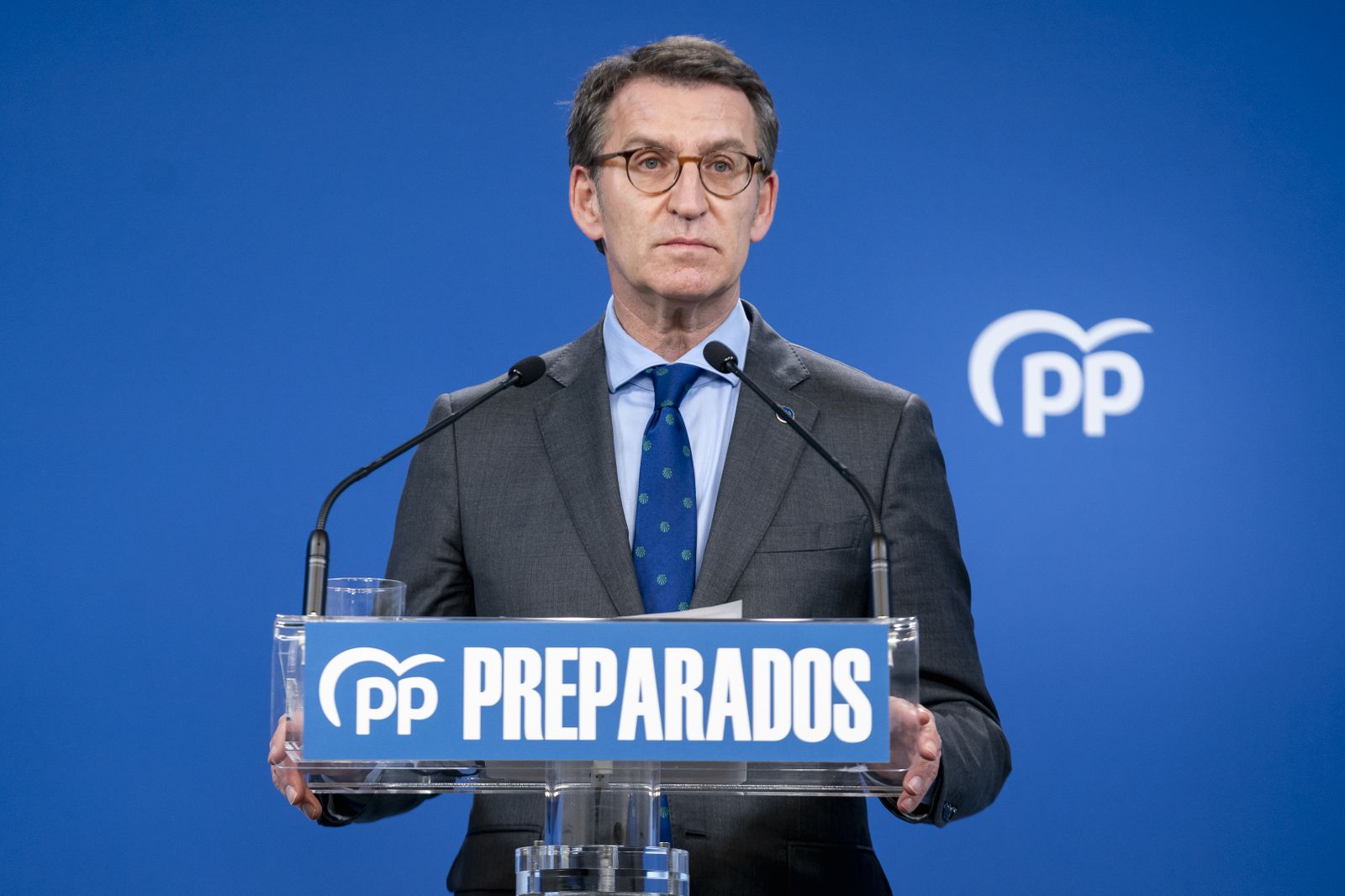 El presidente de la Xunta de Galicia, Alberto Núñez Feijóo, comparece en la sede nacional del PP para entregar los avales necesarios para formalizar su candidatura, en la calle Génova, a 9 de marzo de 2022, en Madrid (España). El presidente de la Xunta de Galicia, Alberto Núñez Feijóo, comparece en la sede nacional del PP para entregar los avales necesarios para formalizar su candidatura, en la calle Génova, a 9 de marzo de 2022, en Madrid (España).