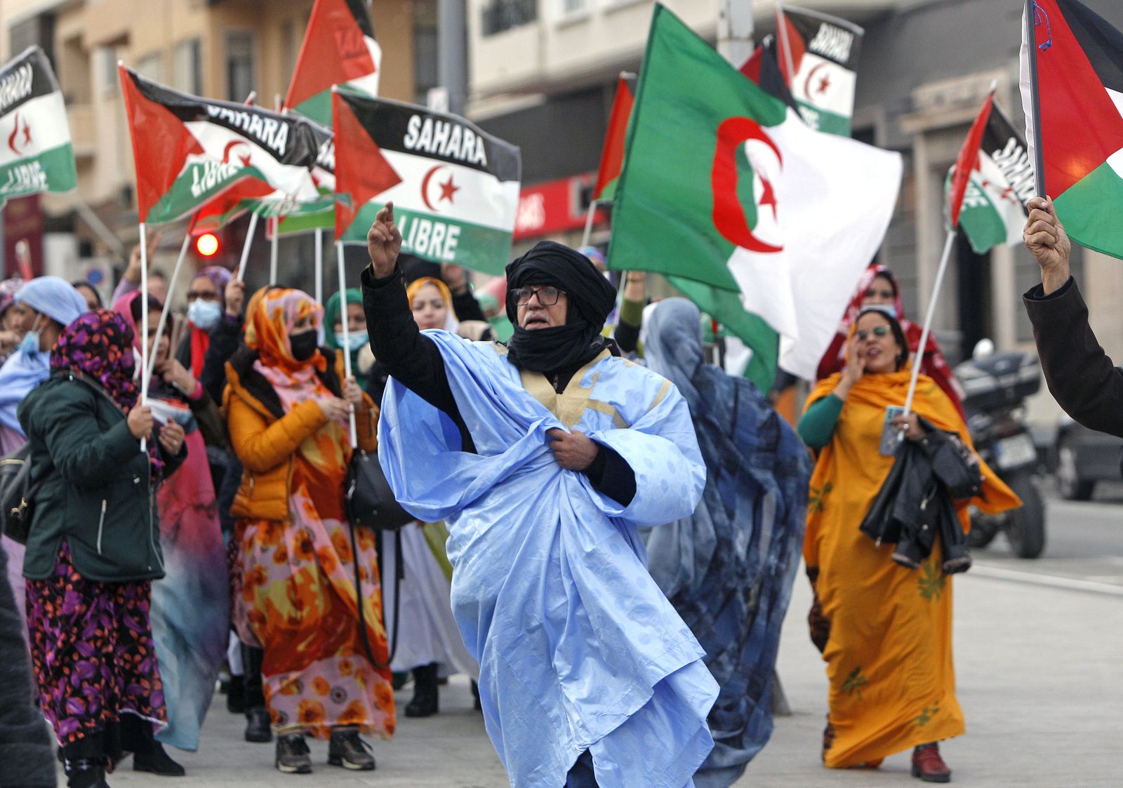 Varios cientos de saharauis claman en Alicante por la "traición" de España