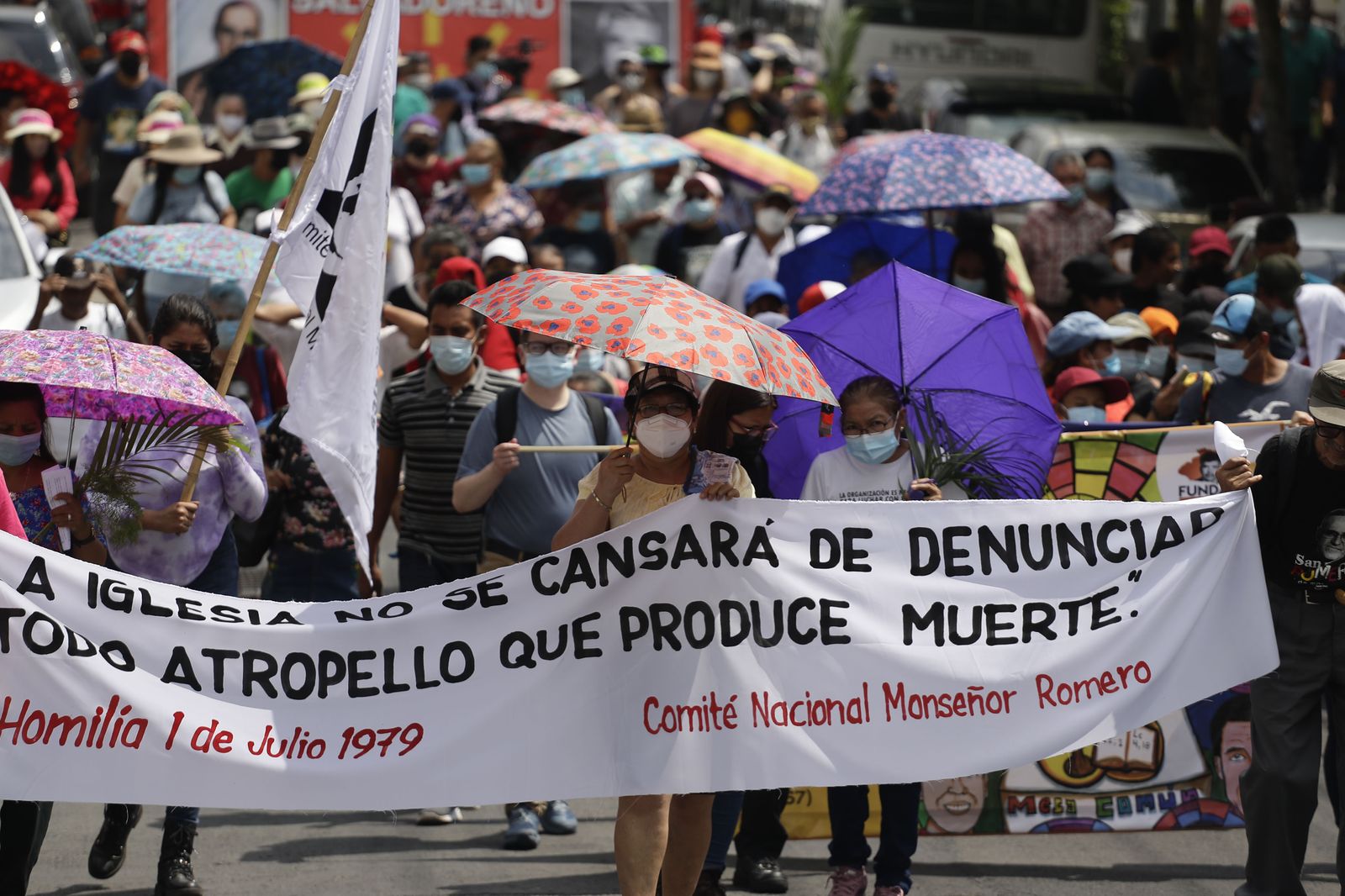 Devotos de salvadoreño Romero peregrinan e insisten en justicia por el asesinato