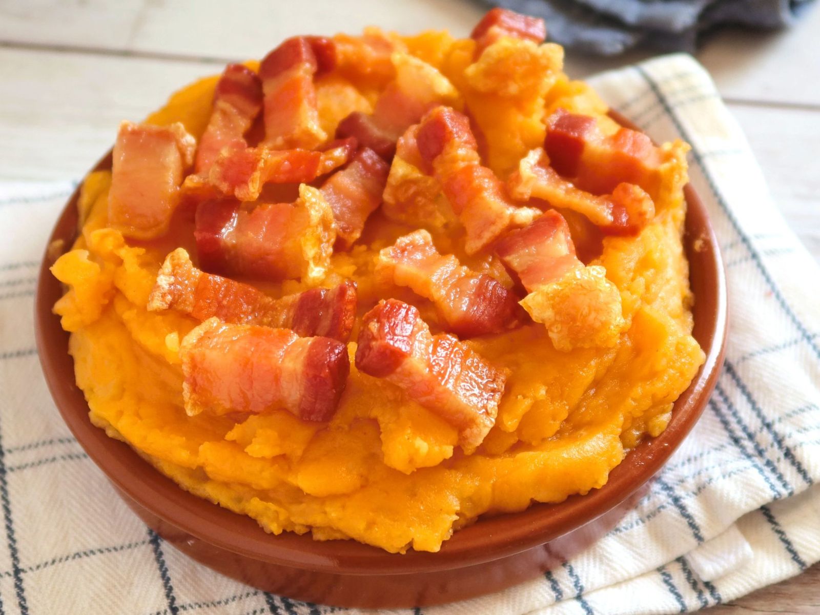 Patatas revolconas, receta tradicional abulense patatas revolconas