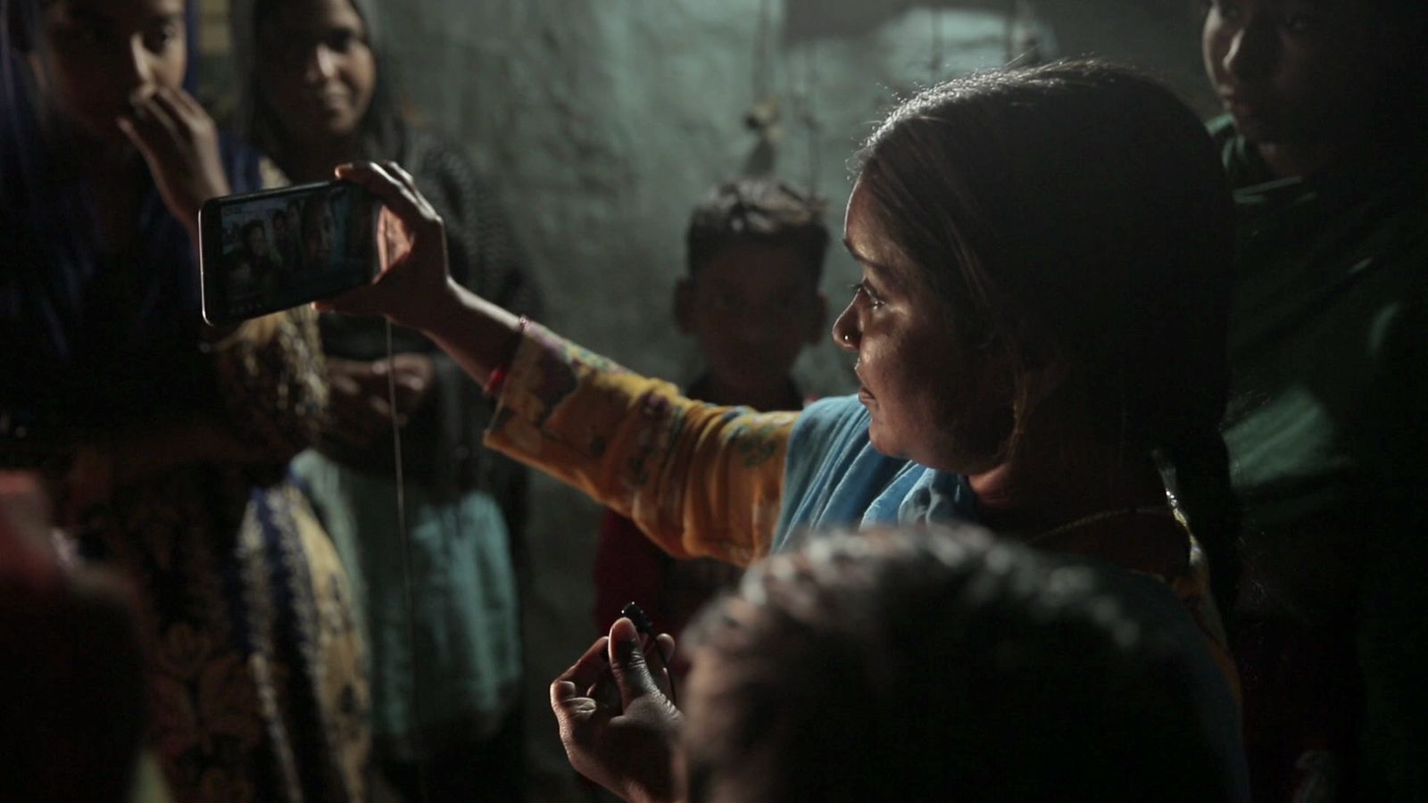 Un periódico de mujeres de la India rural se cuela en los Óscar, a disgusto Un periódico de mujeres de la India rural se cuela en los Óscar, a disgusto