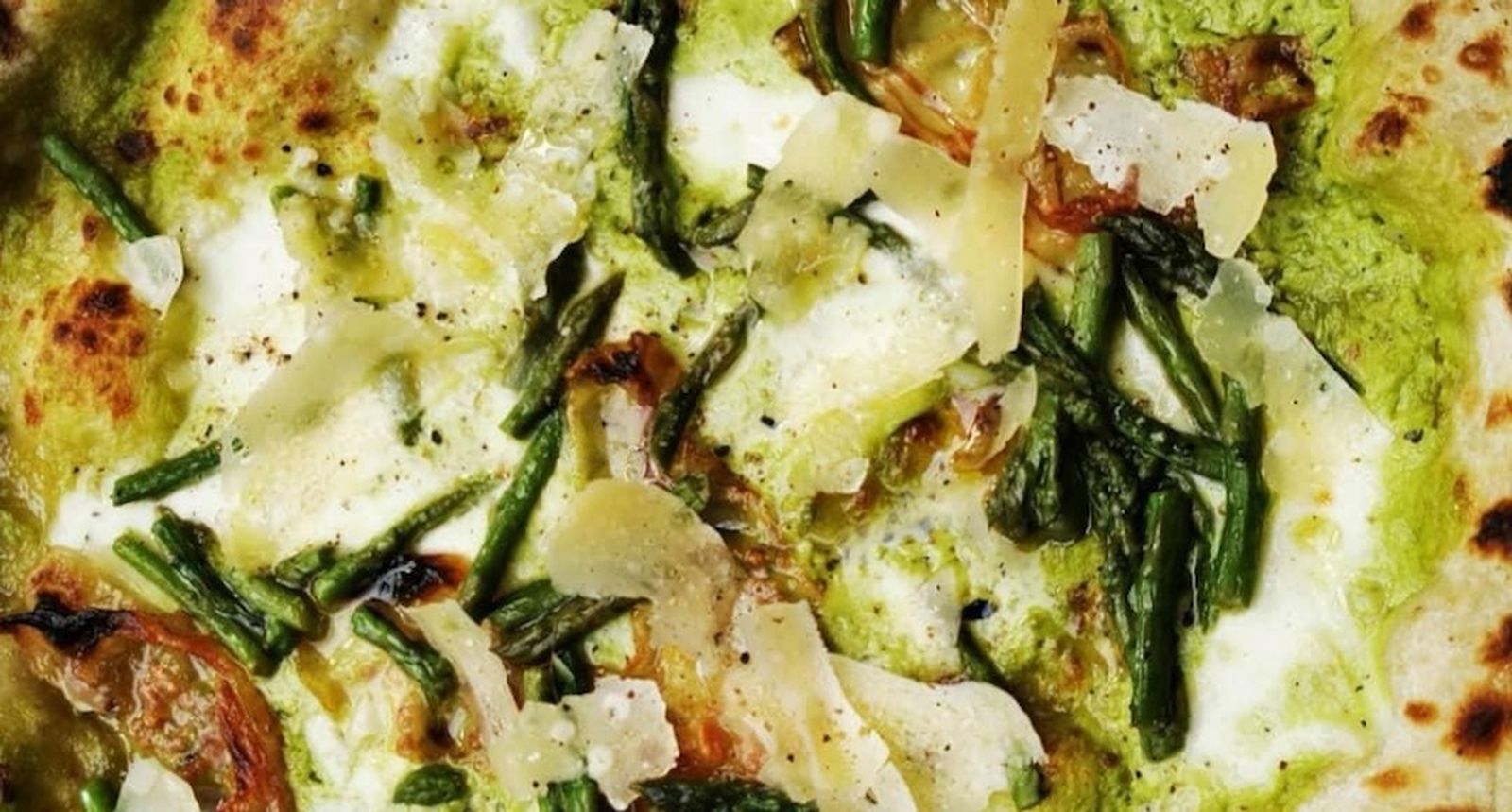 pizza de calabacín y espárragos verdes pizza de calabacín y espárragos verdes