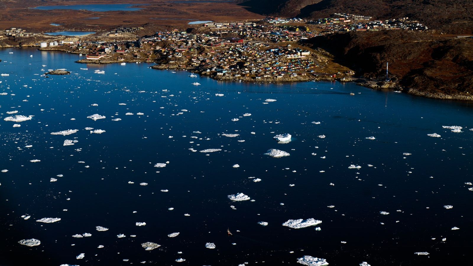 Icebergs near Ilulissat, Greenland, break off from the Jakobshavn Glacier. Icebergs near Ilulissat, Greenland, break off from the Jakobshavn Glacier.