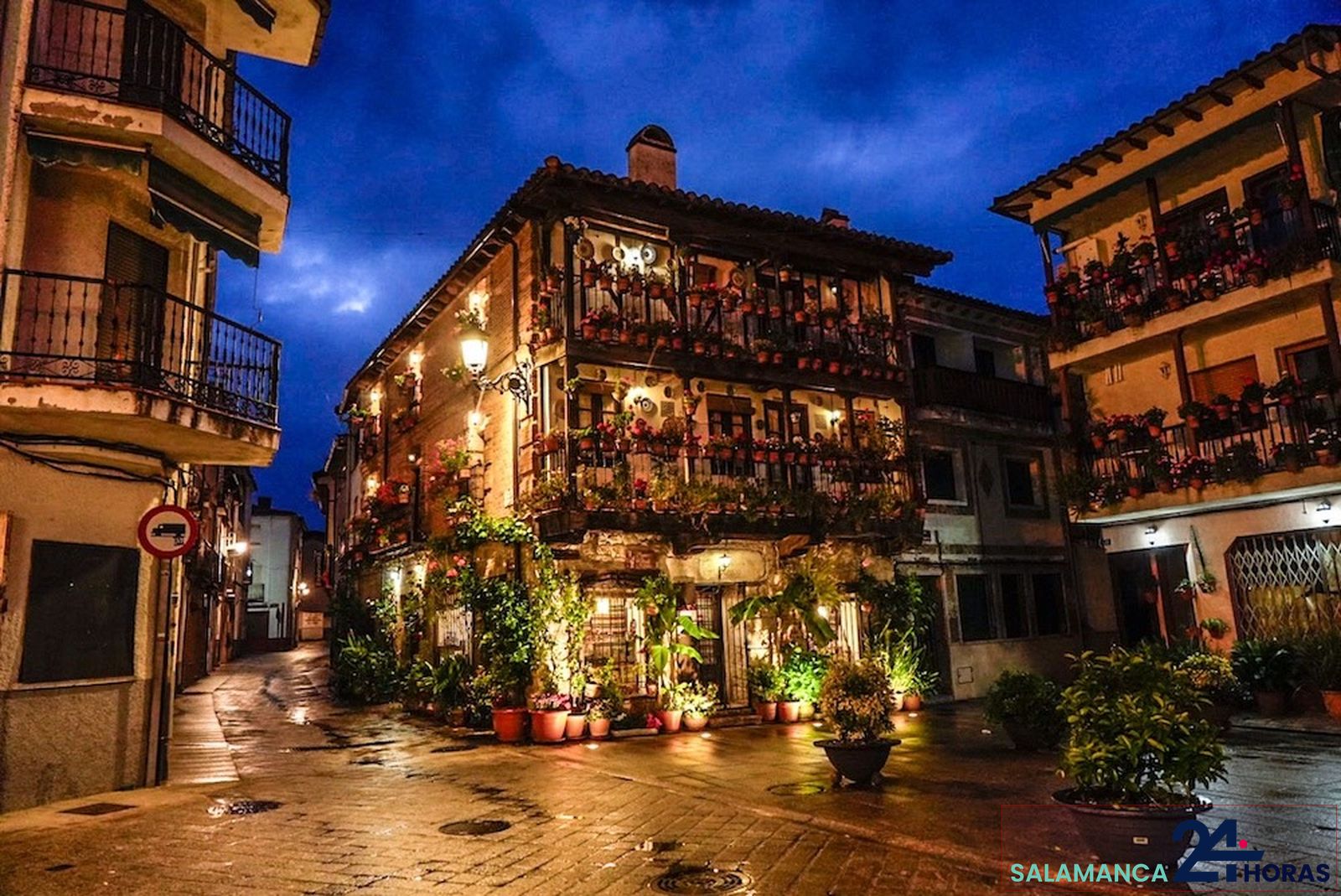 castilla-leon-avila-candeleda-casa-flores-noche castilla-leon-avila-candeleda-casa-flores-noche
