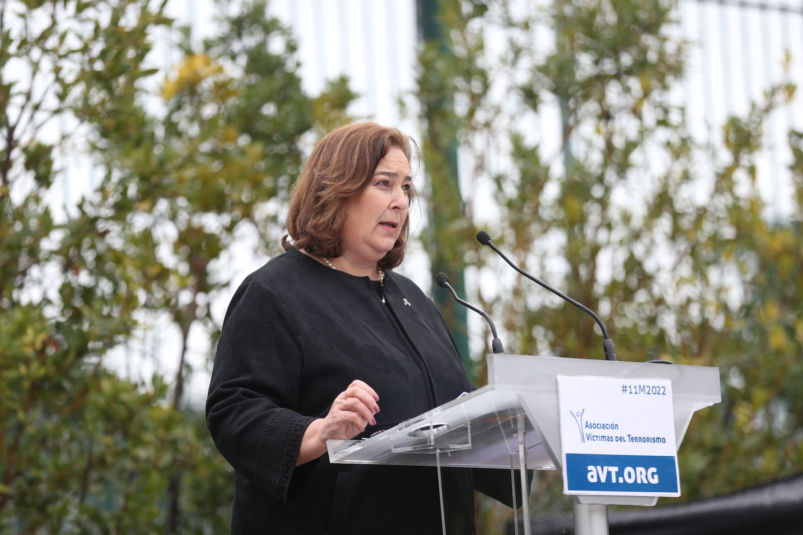 La presidenta de la Asociación Víctimas del Terrorismo, Maite Araluce, en el acto en el Bosque del Recuerdo por las víctimas del 11-M