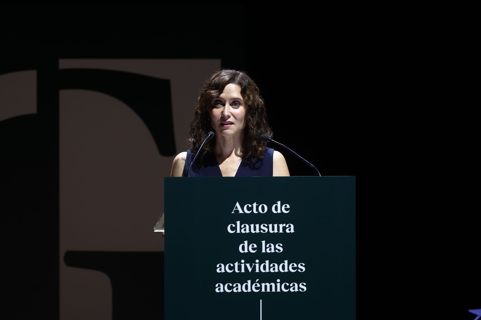 La presidenta de la Comunidad de Madrid, Isabel Díaz Ayuso, durante la clausura de las actividades académicas del Centro de Estudios Garrigues, en IFEMA, a 6 de julio de 2026, en Madrid (España).