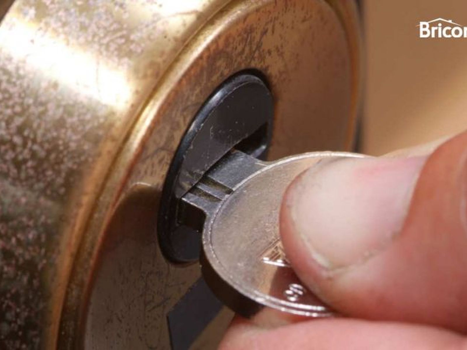 brico 470 2 engrasar cerradura xl 848x477x80xX brico 470 2 engrasar cerradura xl 848x477x80xX