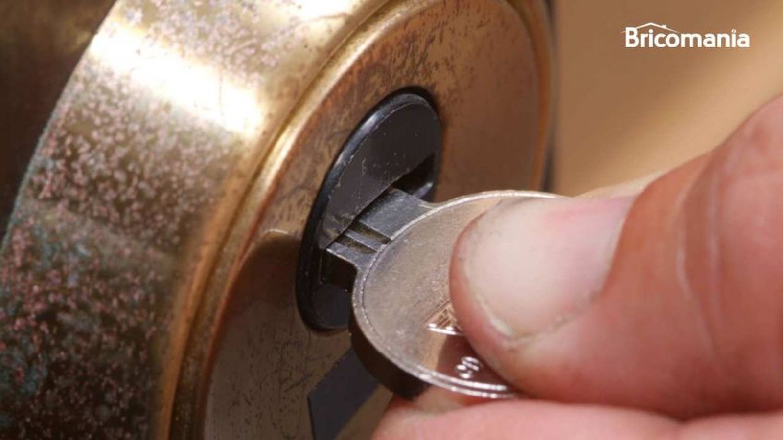 brico 470 2 engrasar cerradura xl 848x477x80xX brico 470 2 engrasar cerradura xl 848x477x80xX