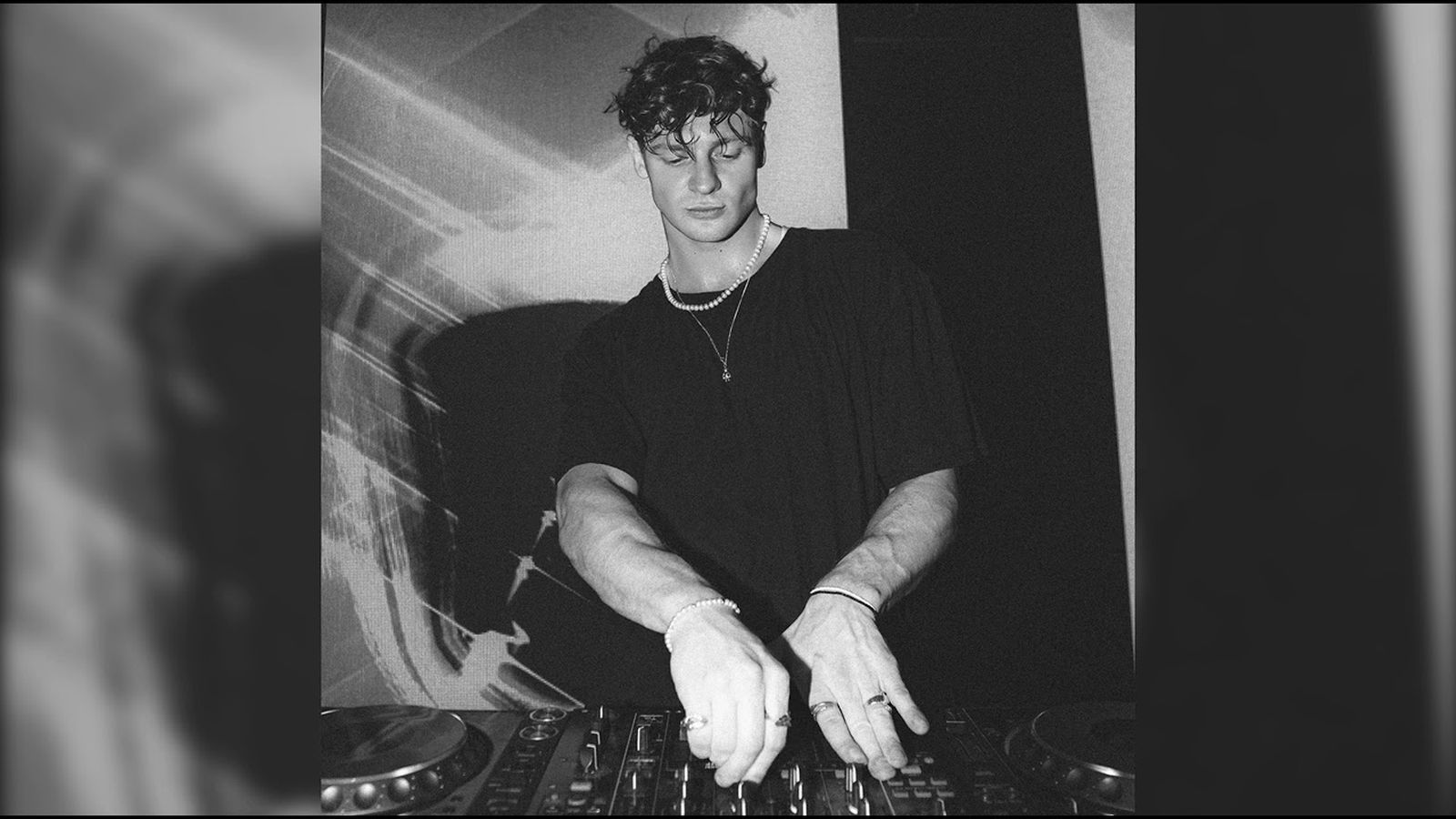 Nicolas Julian - Mask Off Nicolas Julian - Mask Off