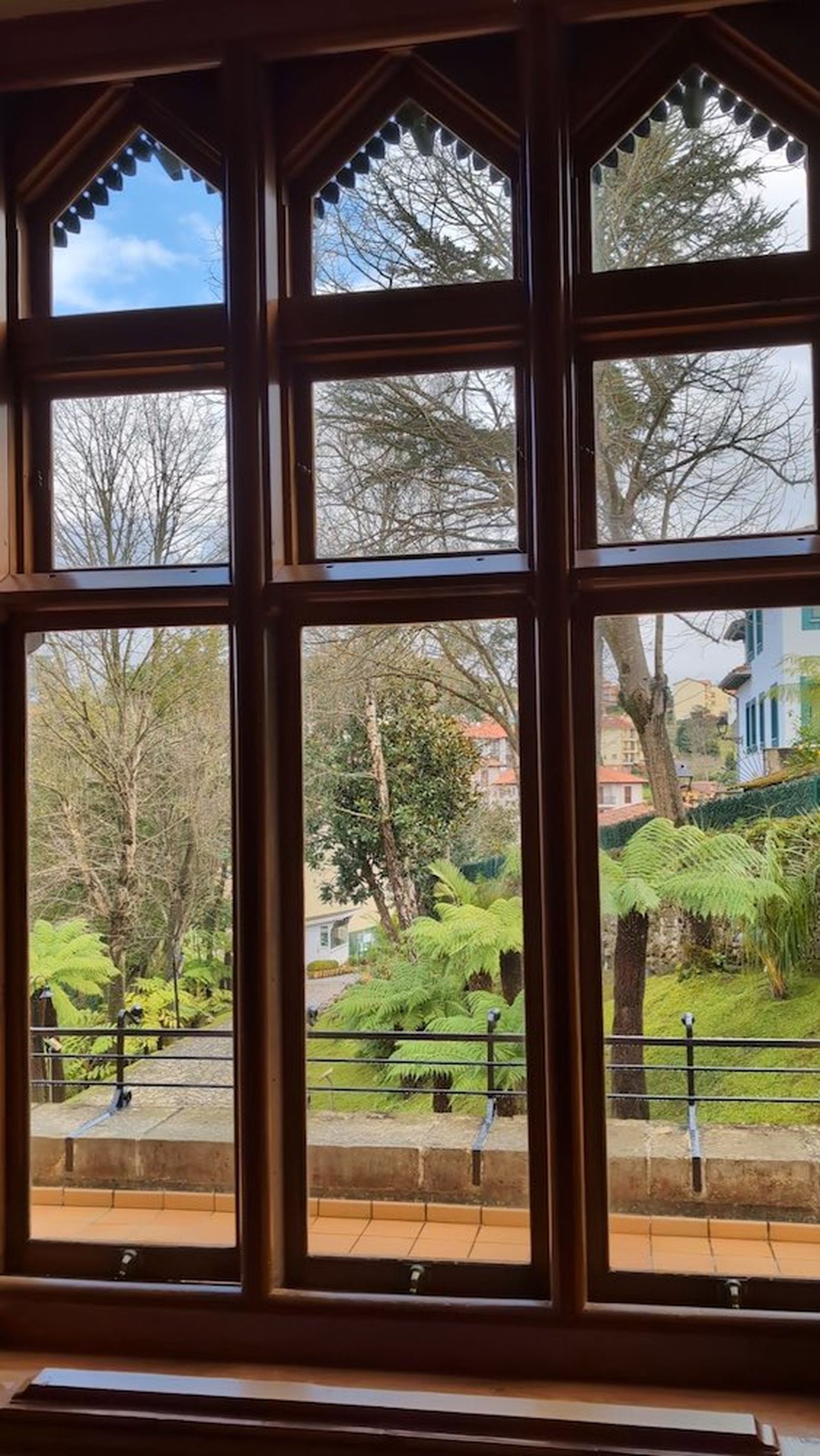 cantabria-comillas-capricho-gaudi-ventana.jpeg cantabria-comillas-capricho-gaudi-ventana.jpeg