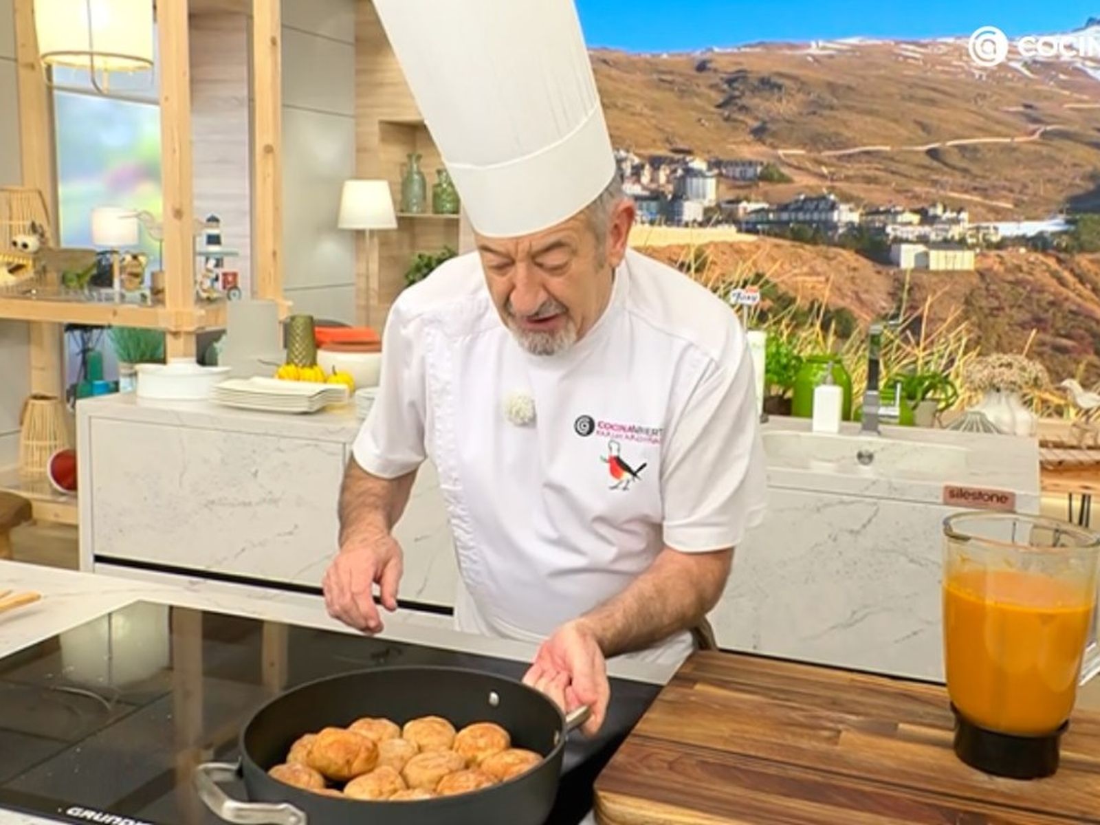 Albóndigas en salsa de tomate y cebolla Albóndigas en salsa de tomate y cebolla