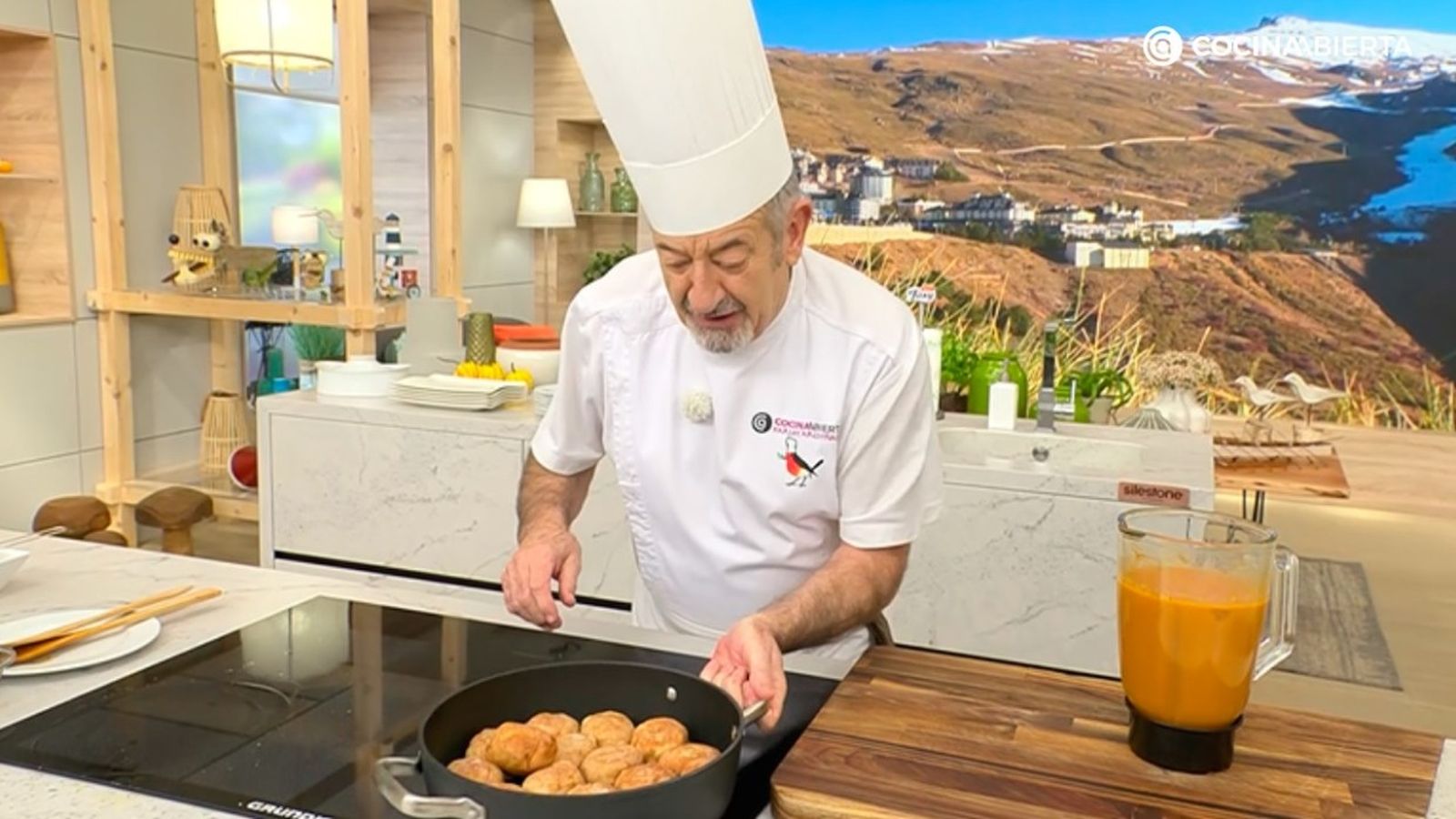 Albóndigas en salsa de tomate y cebolla